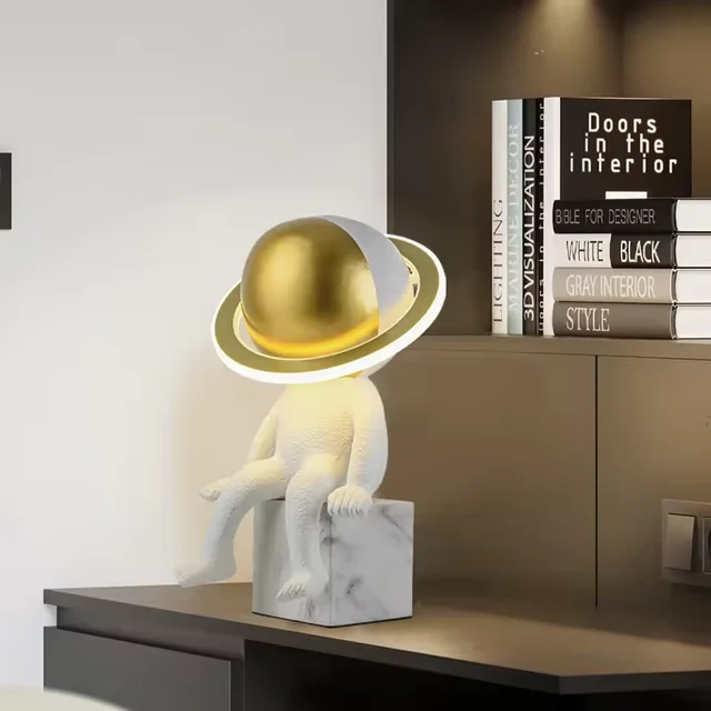 Astronaut mini table lamp