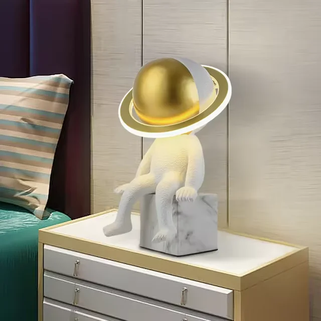 Astronaut mini table lamp