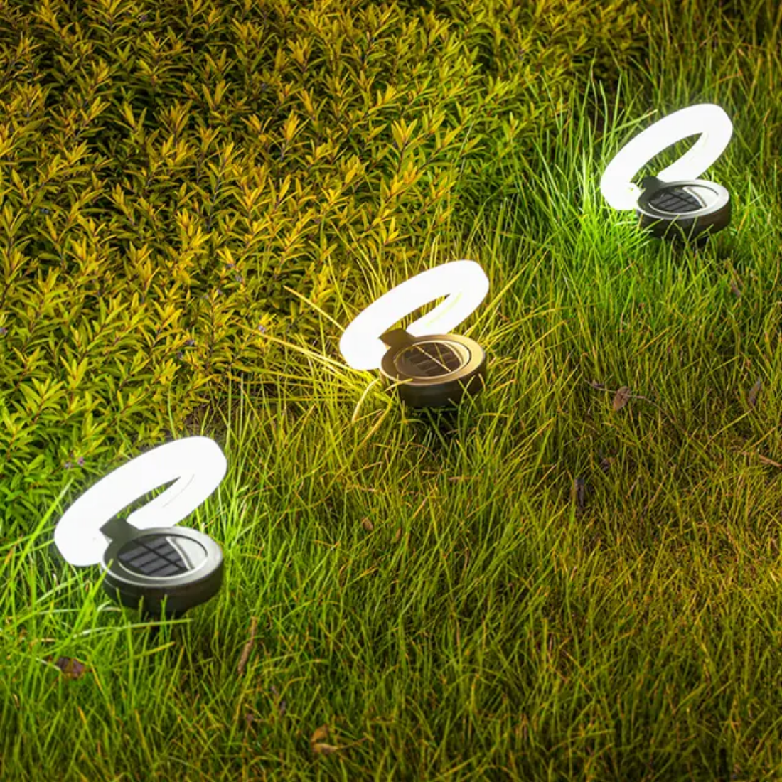 Pathway smart outdoor solar garden lights