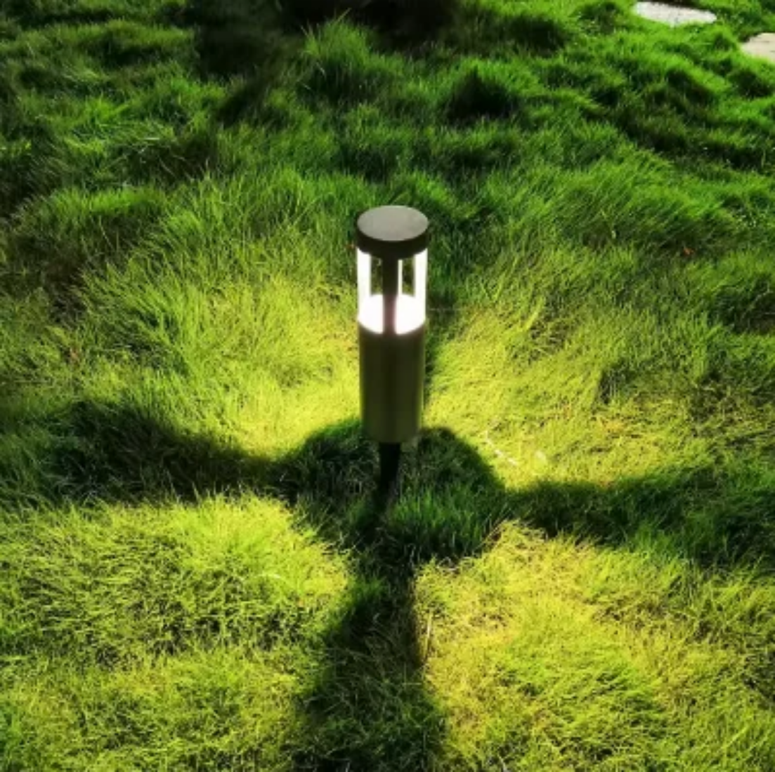 Outdoor solar powered garden lamp