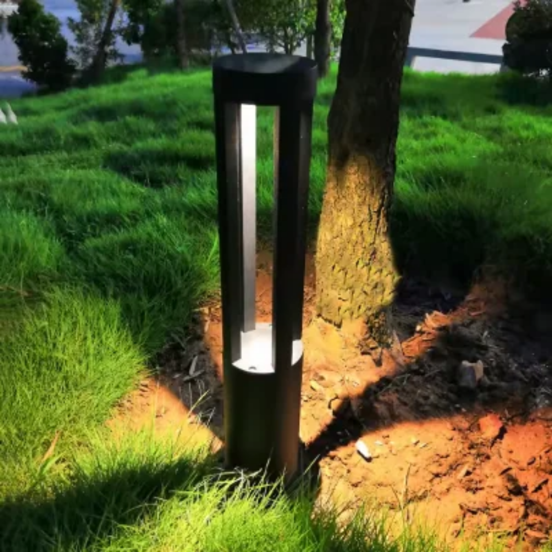 Outdoor solar powered garden lamp