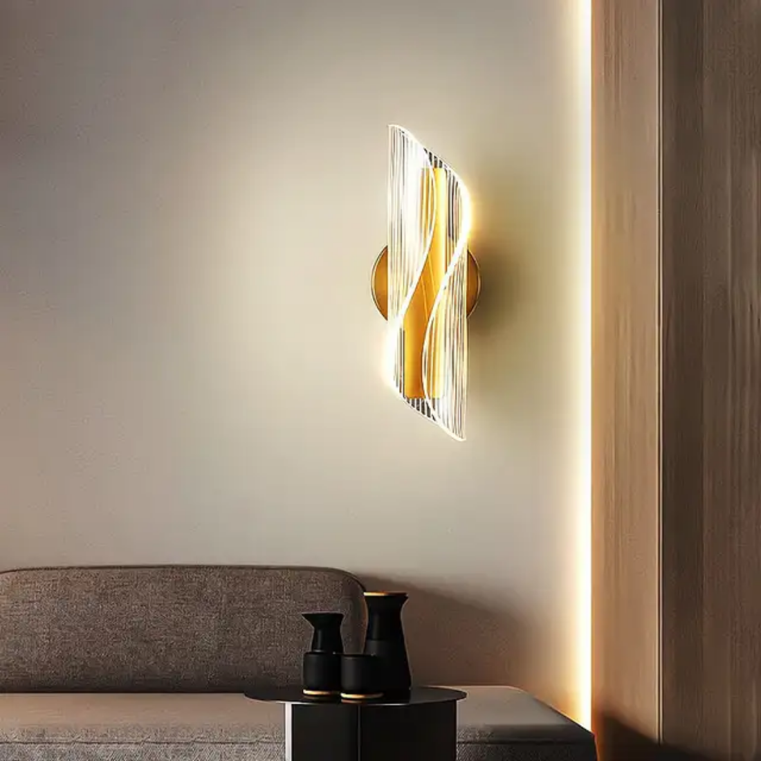 Transparent streamer wall light