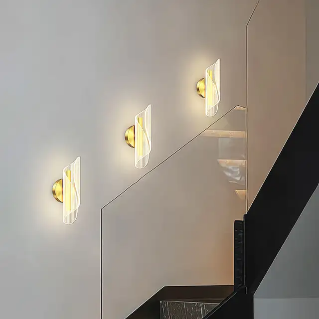 Transparent streamer wall light