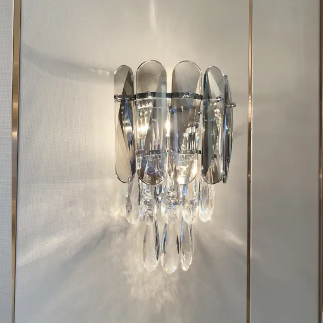 Hardware And Crystal Material Wall Lamp