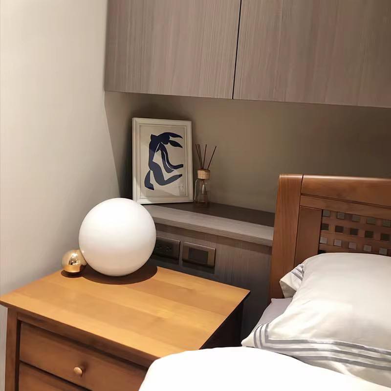 Decorative ball table lamp