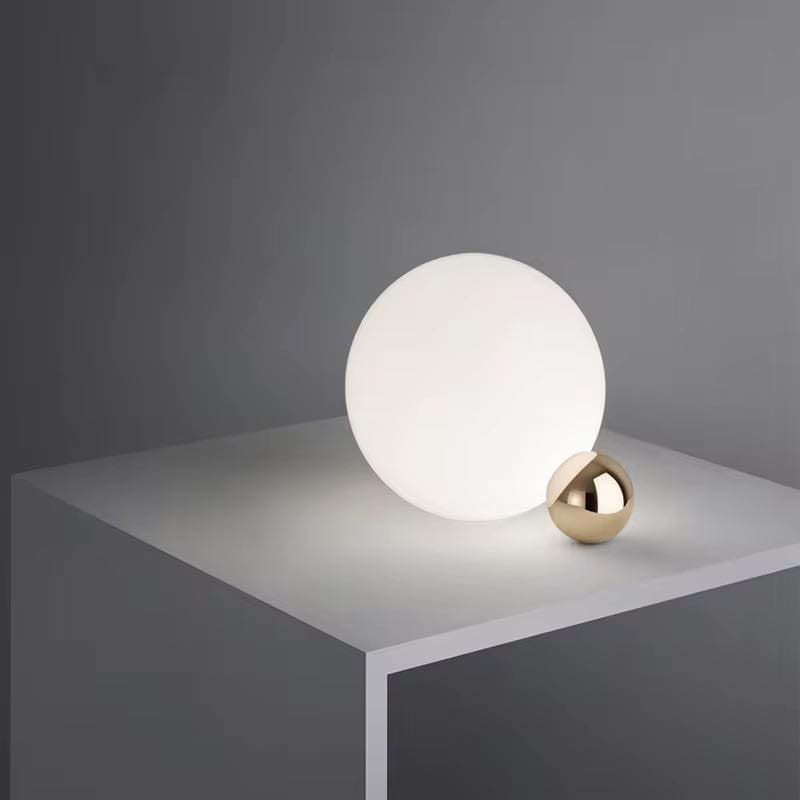 Decorative ball table lamp