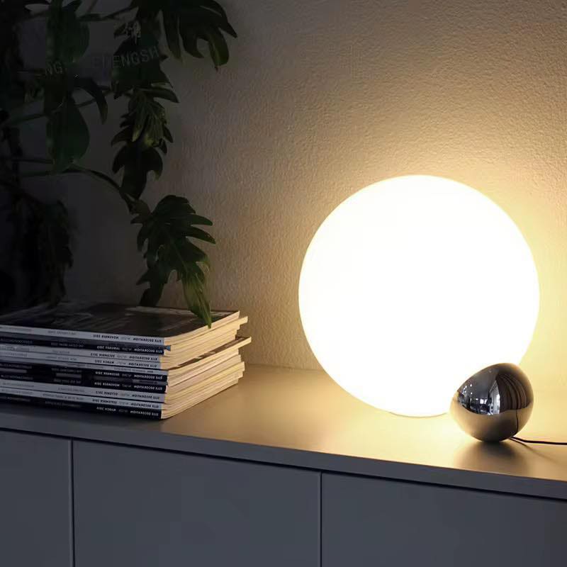 Decorative ball table lamp