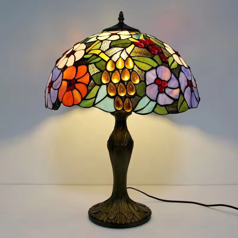 Tiffany style small table lamp