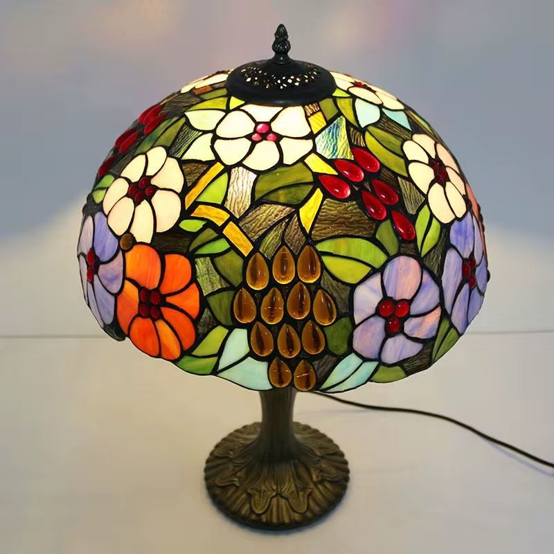 Tiffany style small table lamp