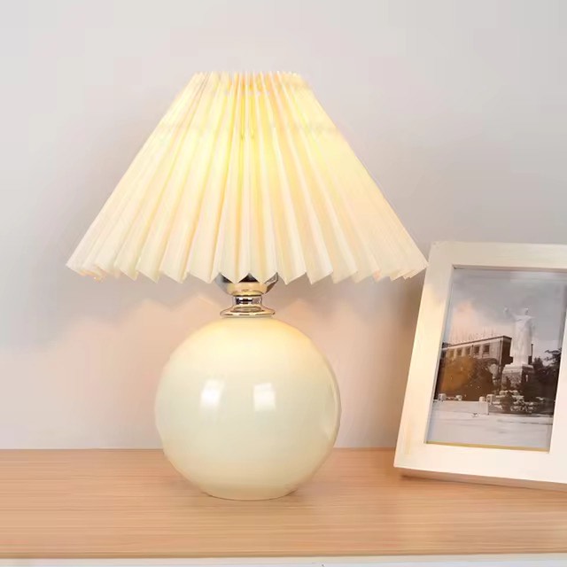 European ceramic table lamp