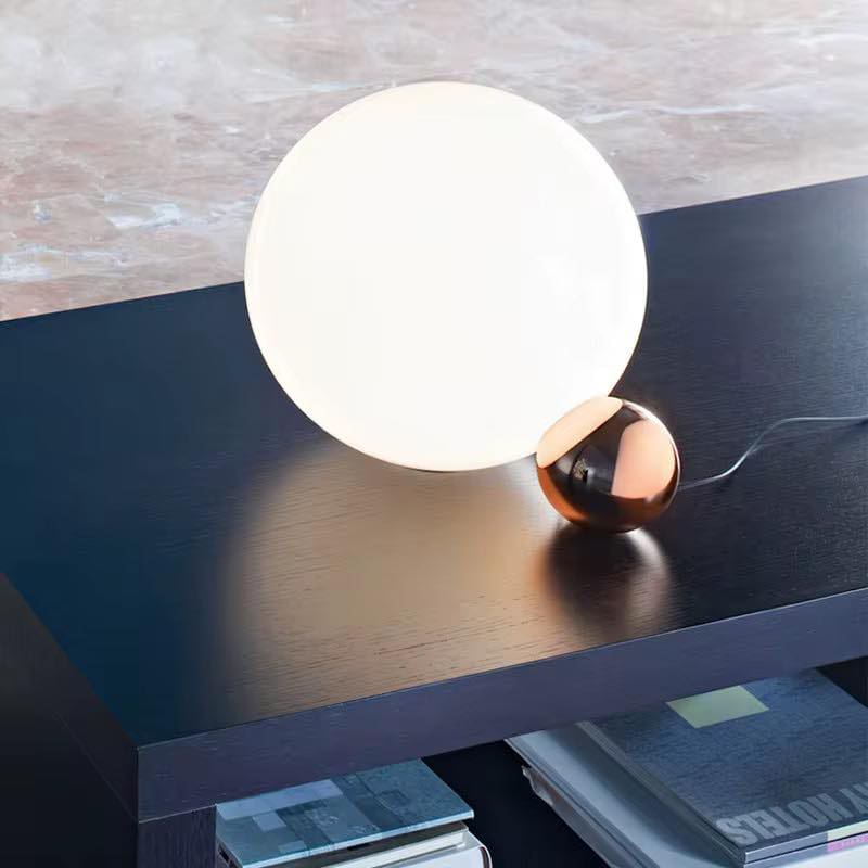 Decorative ball table lamp